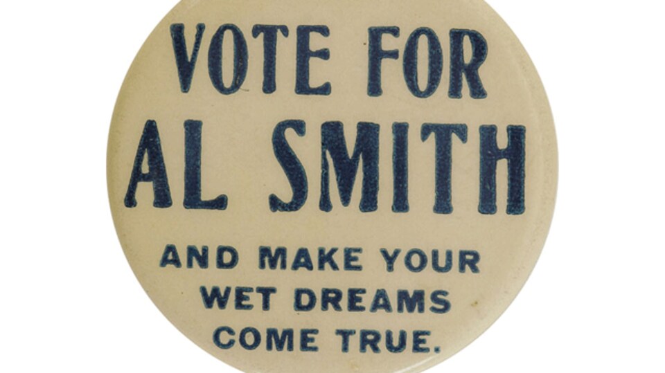Un macaron où on peut lire : vote for Al Smith and make your wet dreams come true.