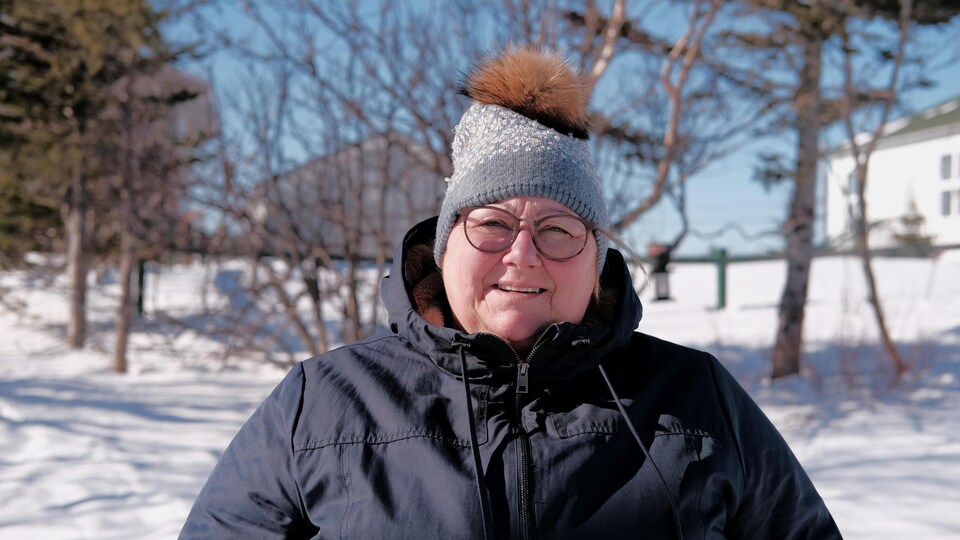 Madeleine Hounsell, native de Pointe-Parent, se désole qu'il soit si difficile de s'établir à Natashquan et ainsi de profiter de la meilleure compensation possible pour sa maison.