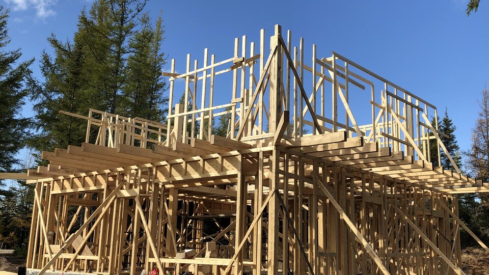 Construction de la maison écologique de Frédéric Belzile et Karine Lacasse à Pointe-aux-Outardes, Côte-Nord.