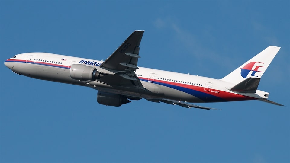 Le Boeing 777 de Malaysia Airlines est disparu depuis plus d’une semaine et reste introuvable. La piste du détournement est de plus en plus évoquée. 

Claude en parle avec Stéphane Berthomet, ex-policier et spécialiste de la lutte 

antiterroriste.