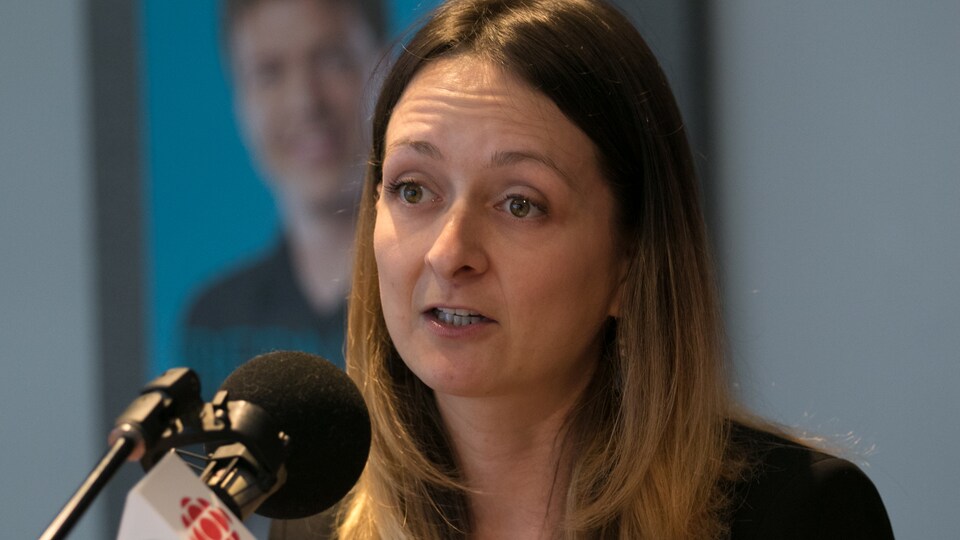 Photo de la Dre Andréanne Dussault, en studio