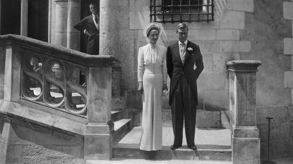 Édouard, duc de Windsor, et sa femme Wallis Simpson lors de leur mariage au château de Condé, en France, en juin 1937