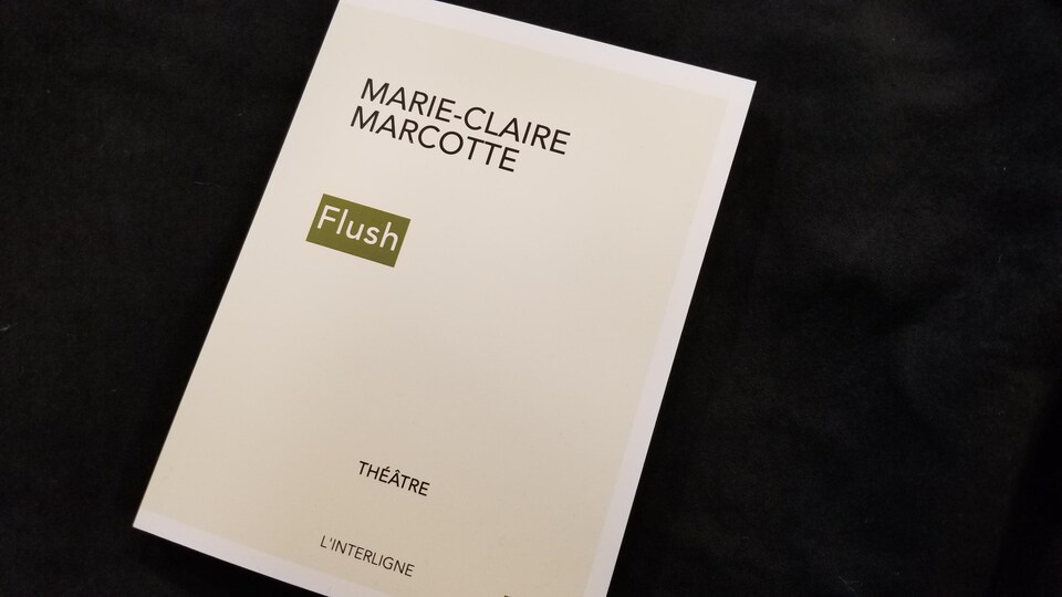 Couverture de la pièce Flush de Marie-Claire Marcotte publiée aux éditions L'interligne