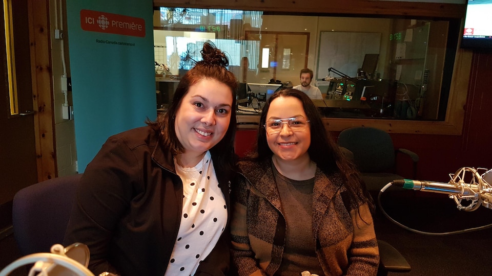 Marie-Pierre Carré et Fanya Fontaine de l’Institut Tshakapesh en studio à Radio-Canada Côte-Nord