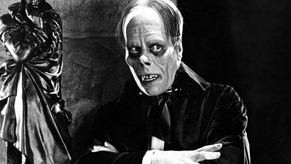 L'acteur américain de l'époque muet, en maquillage dans le rôle du Fantôme de l'opéra.