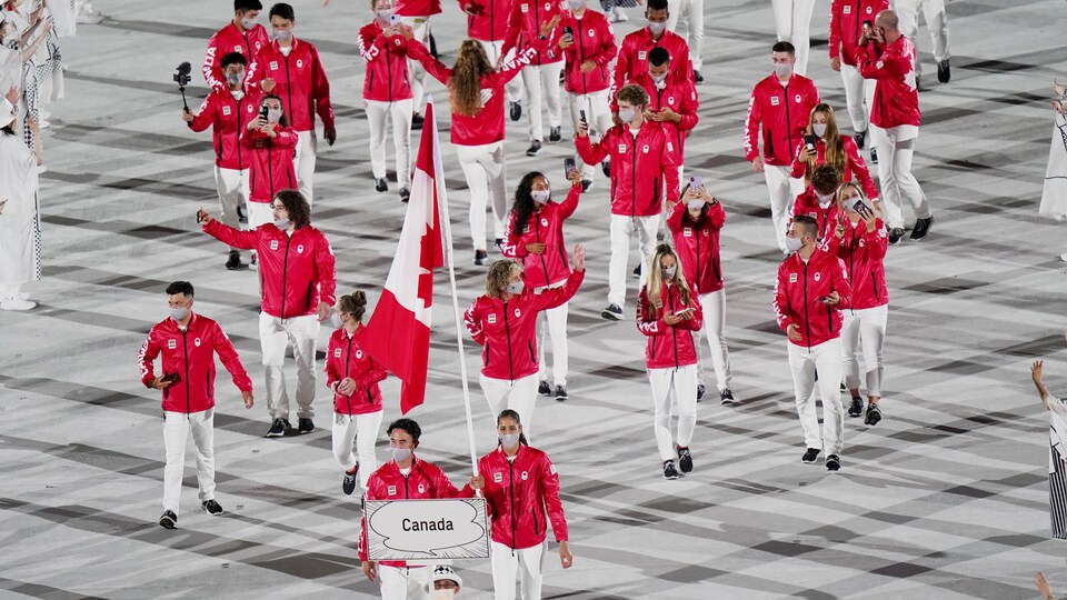 Les vêtements de la collection olympique pourraient-ils être fabriqués au  Canada ?