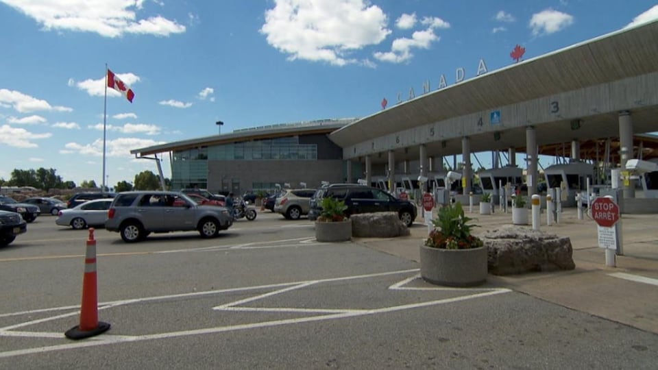 Frontière entre le Canada et les États-Unis à Fort Érié, en Ontario.