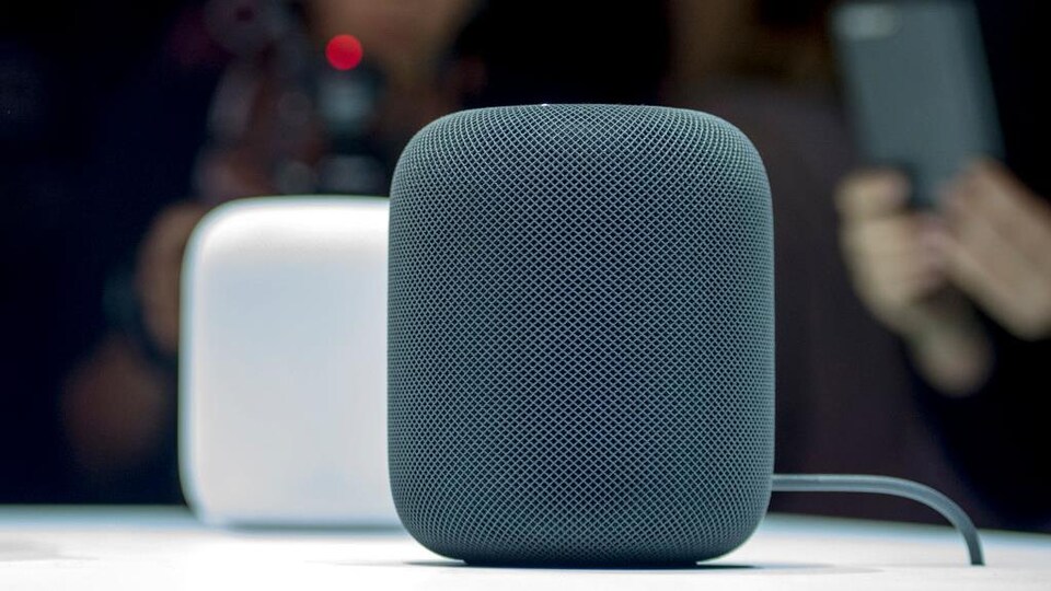 Une enceinte de forme cylindrique.