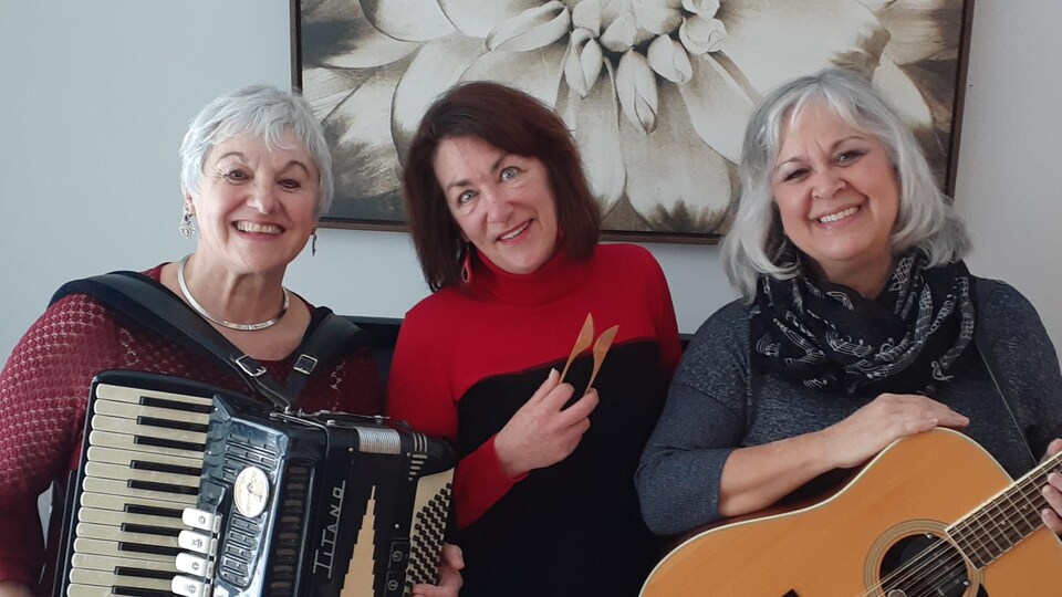 Trois femmes musiciennes