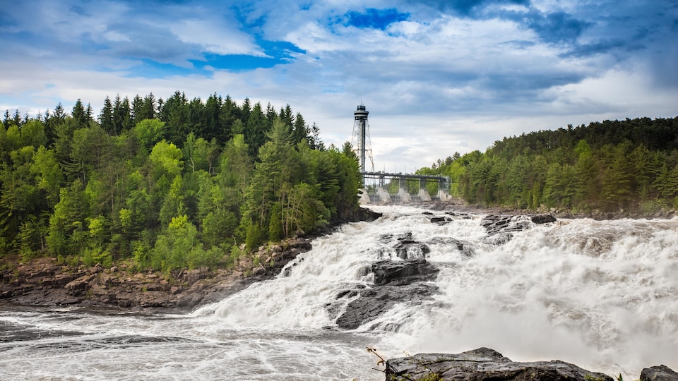 Les chutes d'eau de Shawinigan, situées sur la rivière Saint-Maurice.