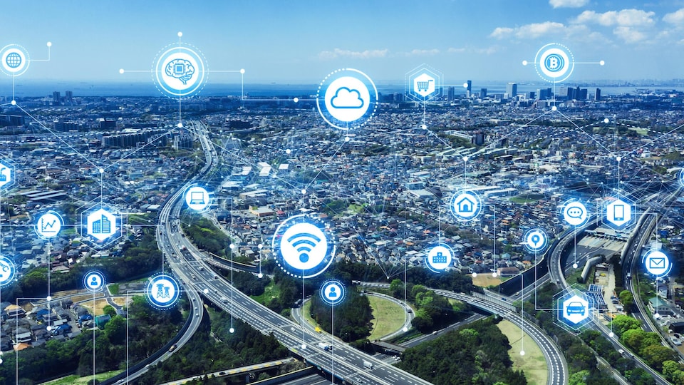 Un concept de réseau de communication et de transport d'une ville intelligente.