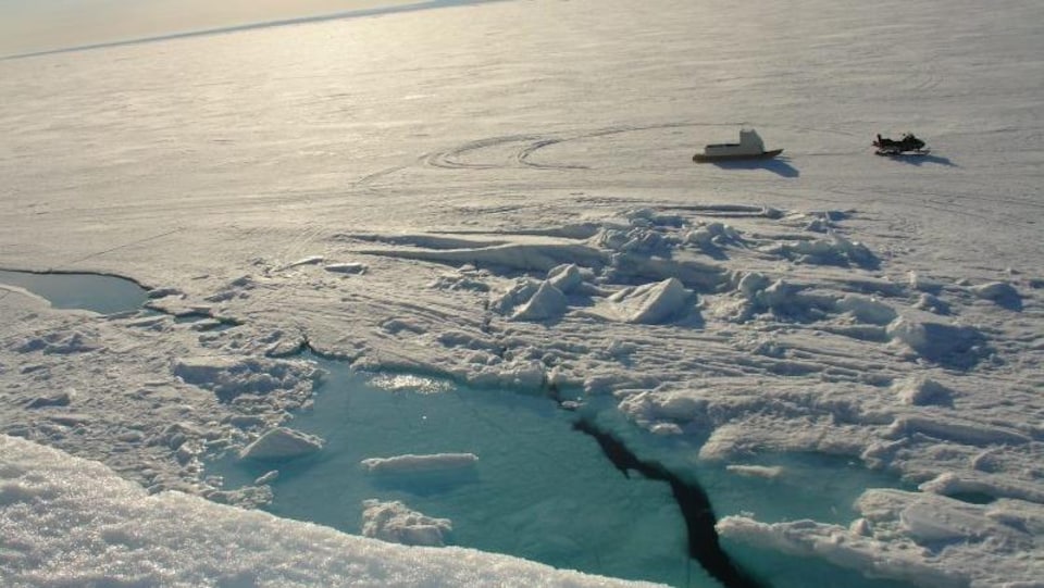 La vue qu'avait Ève Christian depuis le sommet d'un iceberg en 2008, sur le sommet d'un glacier.