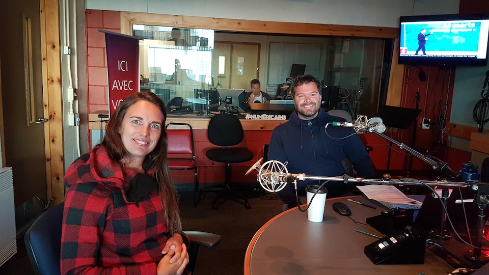 Mélissa Tremblay, présidente du club de Sept-Îles et Frédéric Duke, joueur de tennis