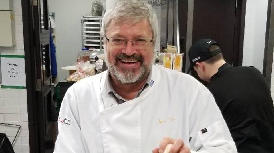Michel Lachaume, spécialiste en fruits et légumes et développement des affaires chez Hector Larivée (affairé dans une cuisine).