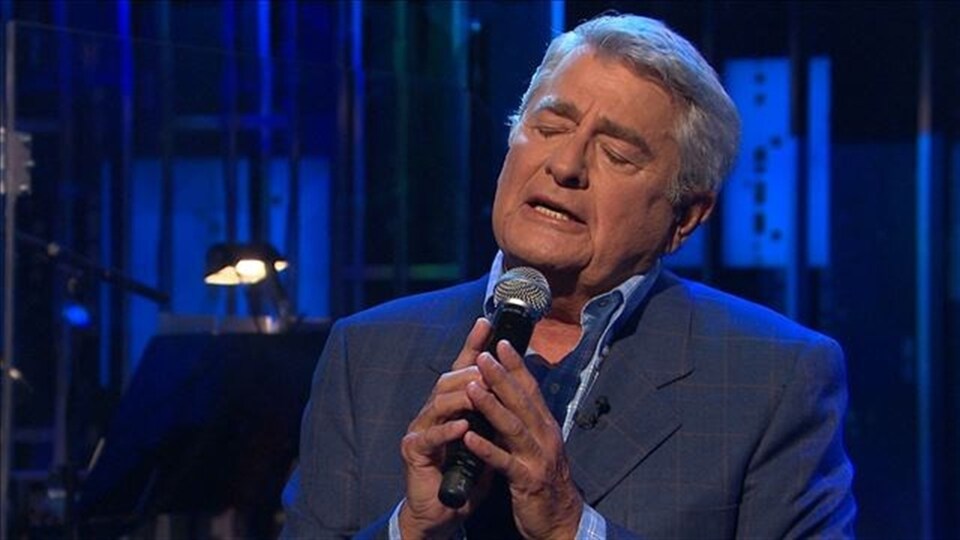 Le chanteur Michel Louvain