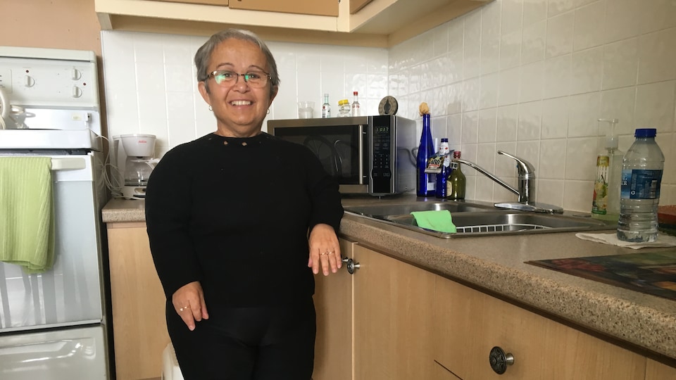 Micheline Turcotte dans sa cuisine adaptée