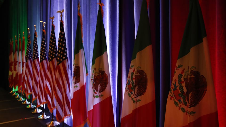 Les drapeaux du Canada, des États-Unis et du Mexique