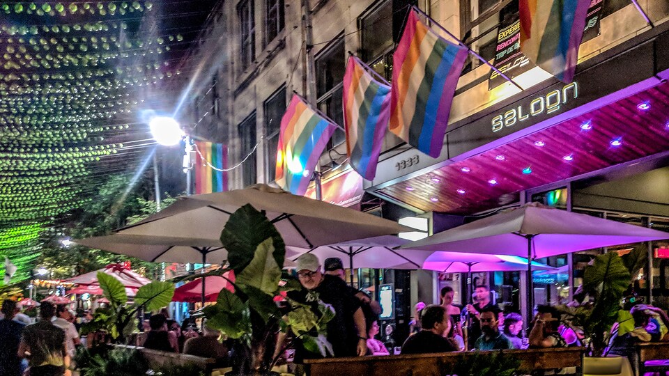 Devanture du Saloon Bistro Bar, à Montréal.