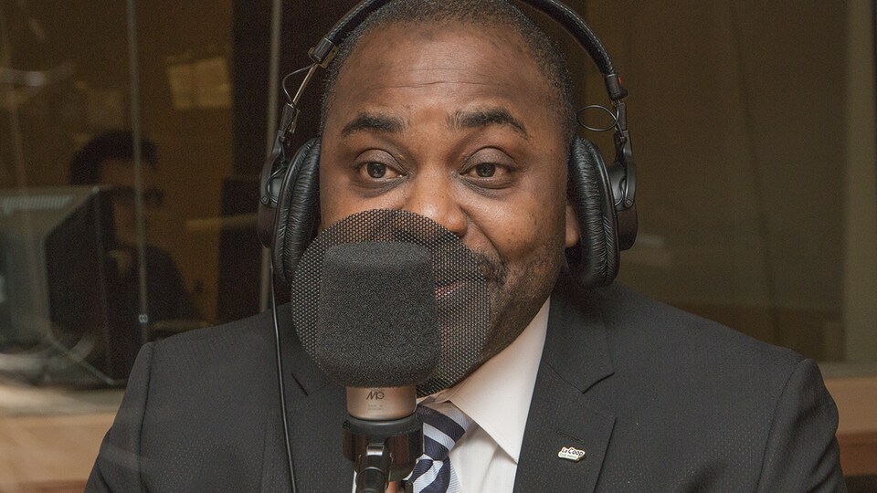 Ben Marc Diendéré au micro d'Isabelle Craig.