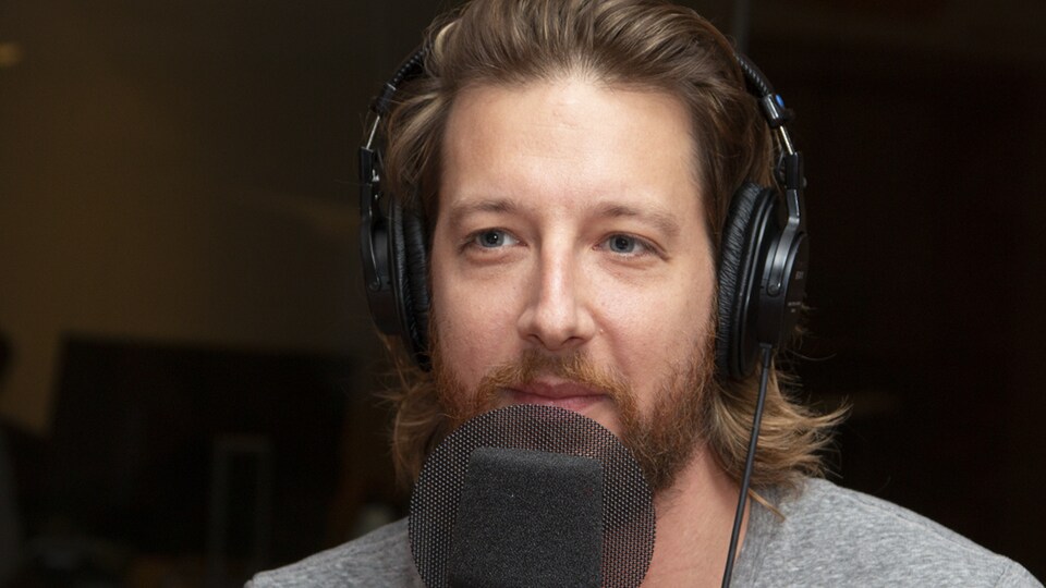 Emmanuel Schwartz au studio 18 de Radio-Canada, à Montréal, le 3 septembre 2018.