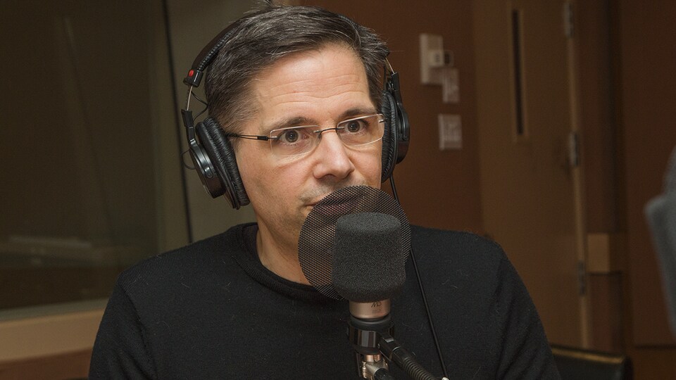Denis Fortier au micro de Catherine Perrin