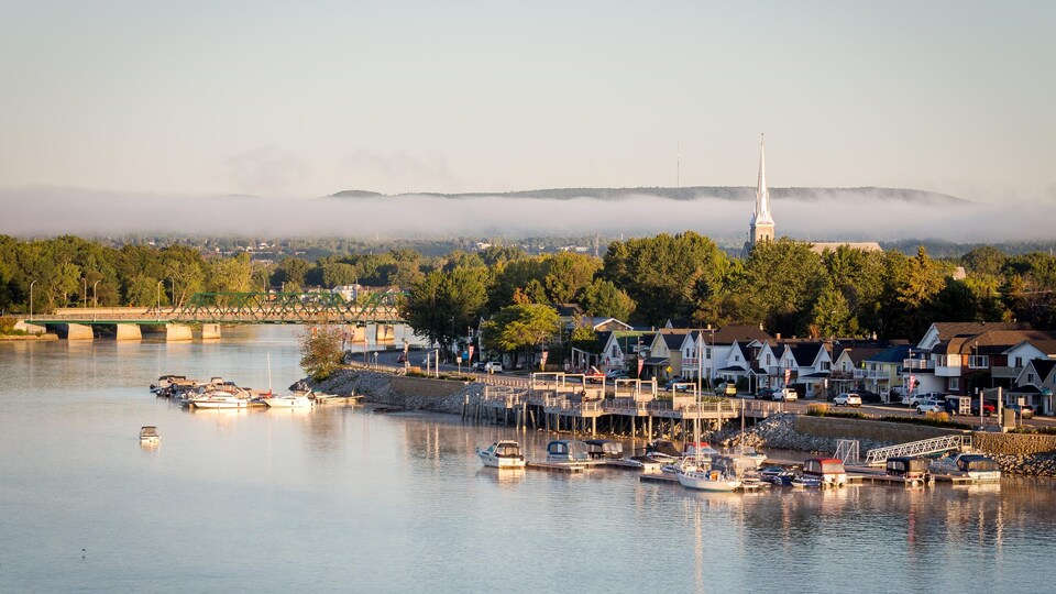 Gatineau au lever du soleil.