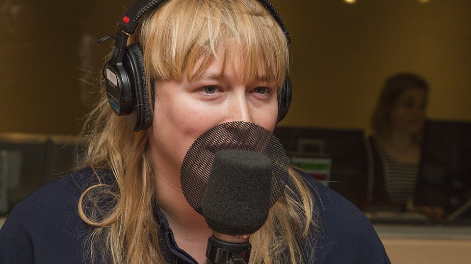 Frannie Holder au micro de Catherine Perrin