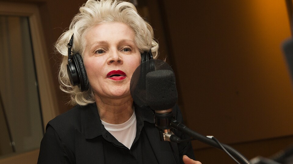Louise Rousseau au micro de Catherine Perrin