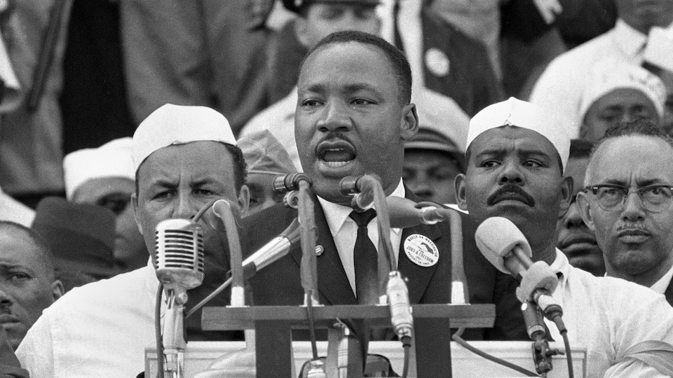 Martin Luther King Jr. en plein discours.