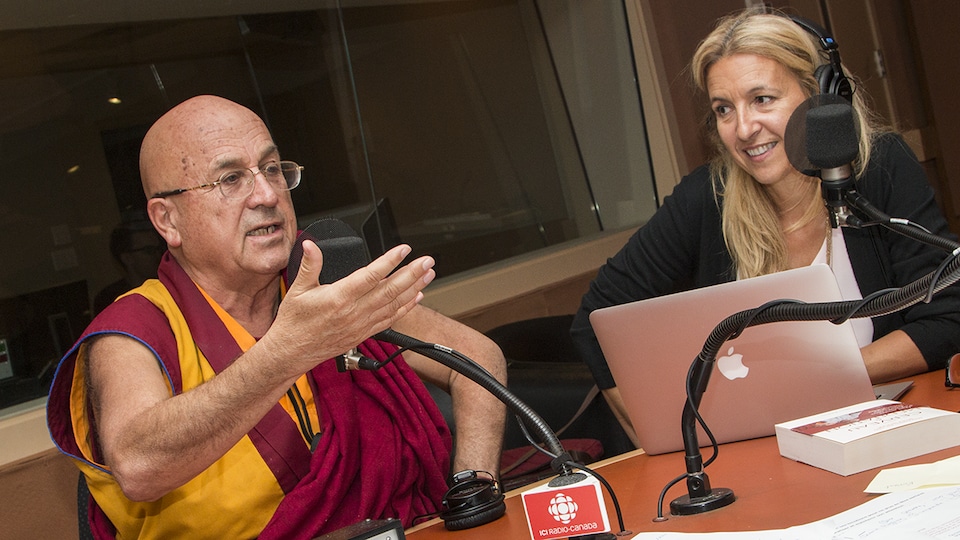 Matthieu Ricard et Sonia Lupien au micro d'Isabelle Craig