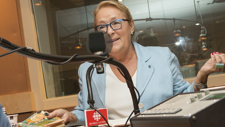 Pauline Marois au micro de Stéphan Bureau