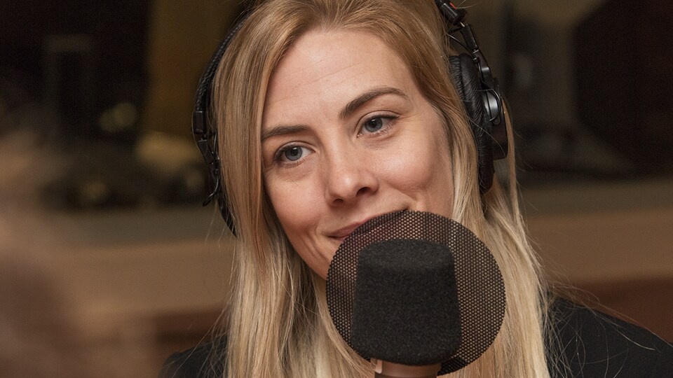Émilie Perreault on Catherine Perrin’s microphone.