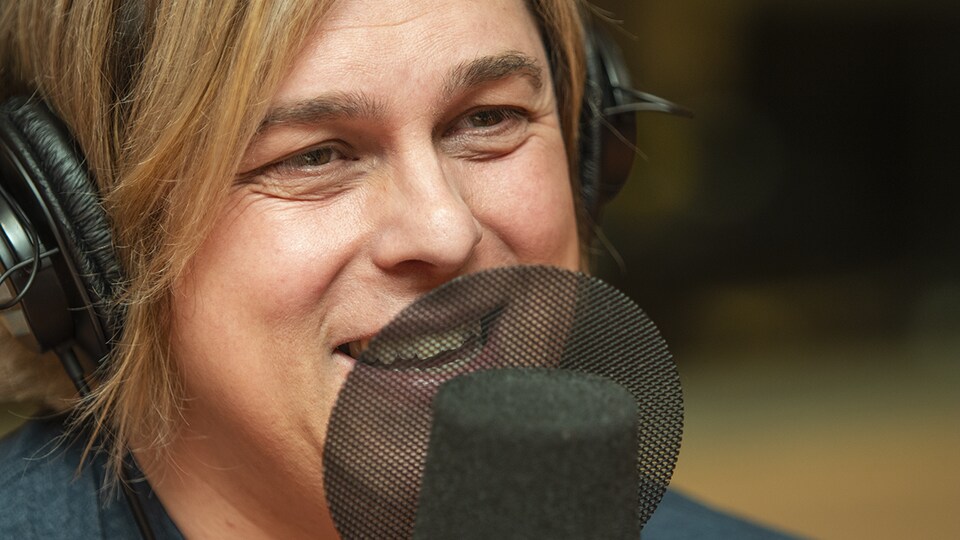 Alex Perron au micro de Catherine Perrin.