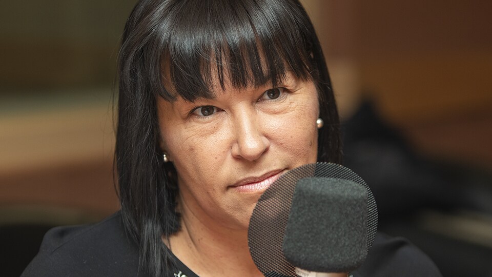 Chantal Petitclerc au micro d'Isabelle Craig.