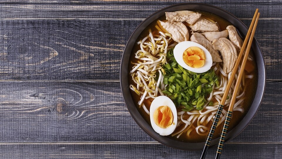 Les nouilles ramen sont un plat à la fois réconfortant et santé, selon Lesley Chesterman.