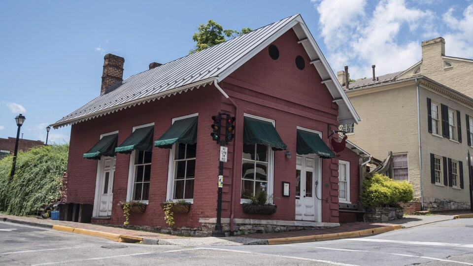 Façade du restaurant The Red Hen à Lexington, en Virginie.