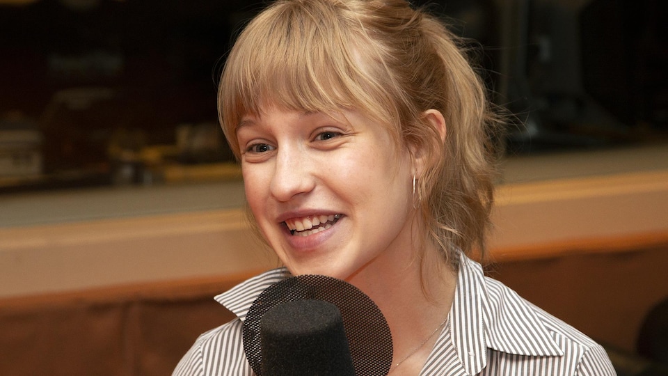 Jeune Actrice Qui Veut Devenir Une Vedette Rose-Marie Perreault, l’actrice en vedette partout | Médium large