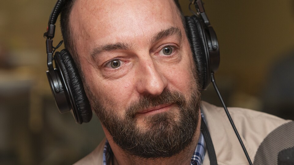 Ken Scott au micro de Catherine Perrin.