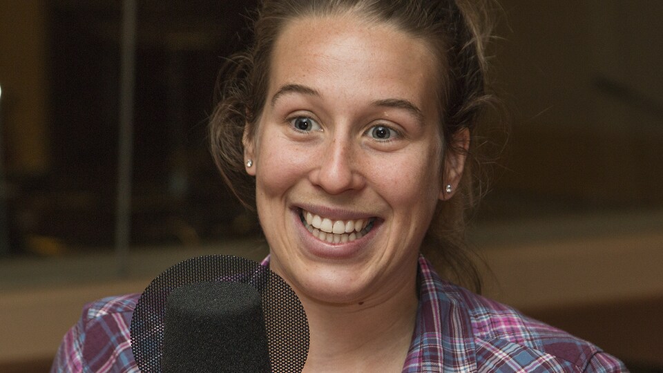 Marianne St-Gelais au micro de Catherine Perrin.