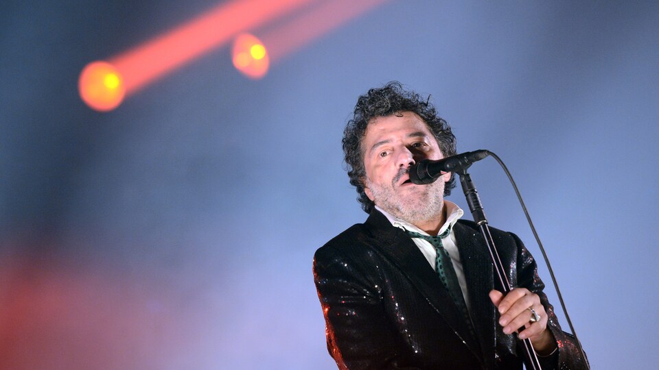 Rachid Taha sur scène en 2012.