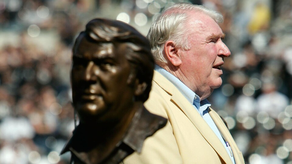 Le légendaire John Madden, que l'on voit ici en 2006.