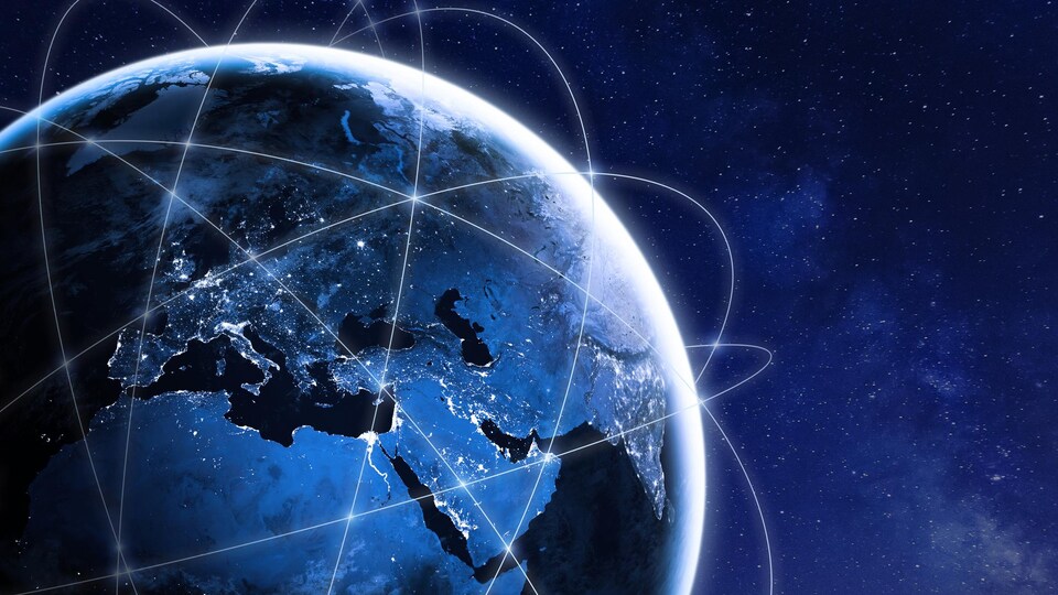 Des satellites sont en orbite autour de la Terre,