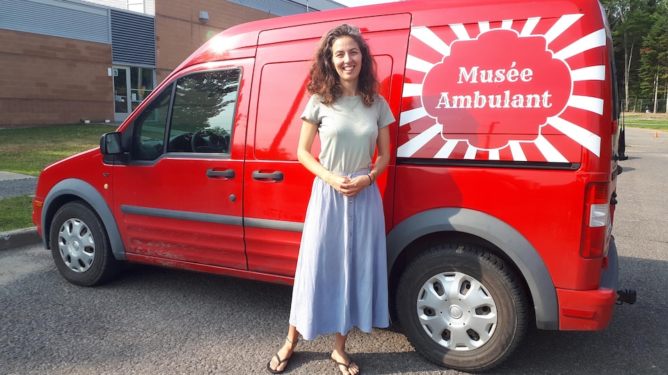 Photo de Éloïse Plamondon-Pagé, artiste médiatrice culturelle au Musée ambulant.