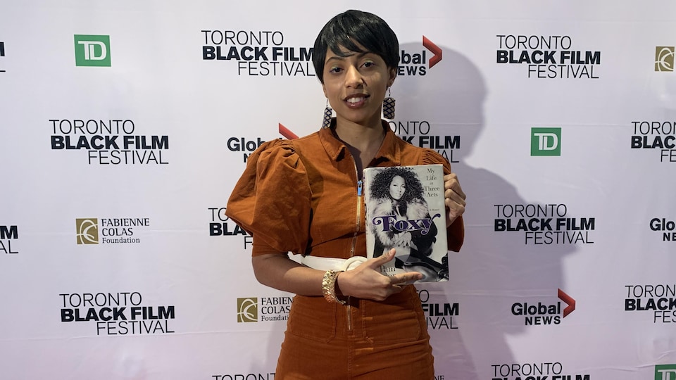 Nelly Esmeralda Zarfi est venue spécialement de Montréal pour tenter de rencontrer son idole, l'actrice Pam Grier, lors du Toronto Black Film Festival.