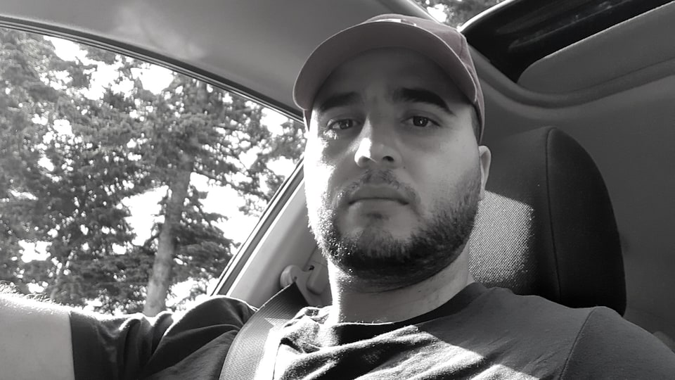 Autoportrait d'Abdelghni Razzou.