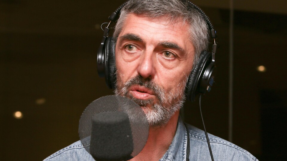 Nicolas Wadimoff parle de son documentaire au micro de Catherine Perrin.