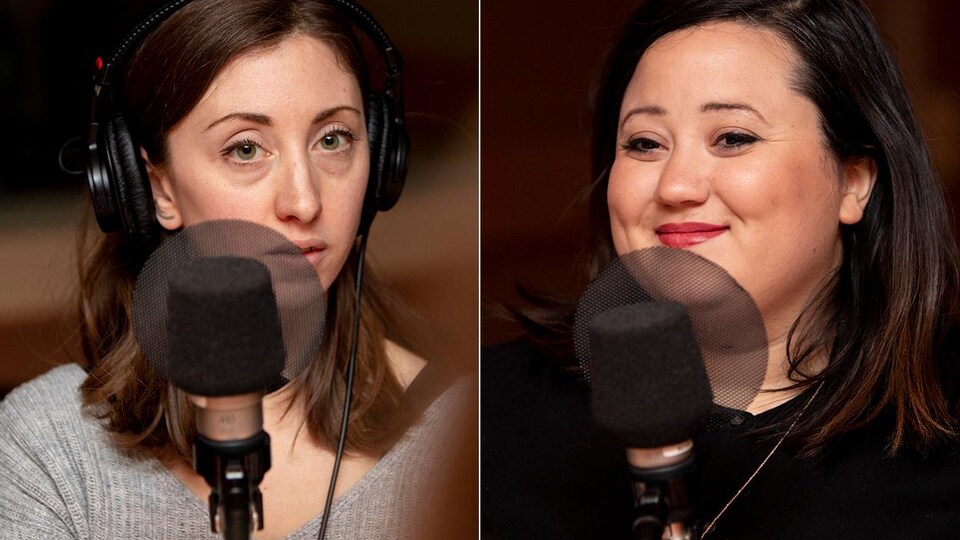 Elles sourient au micro.