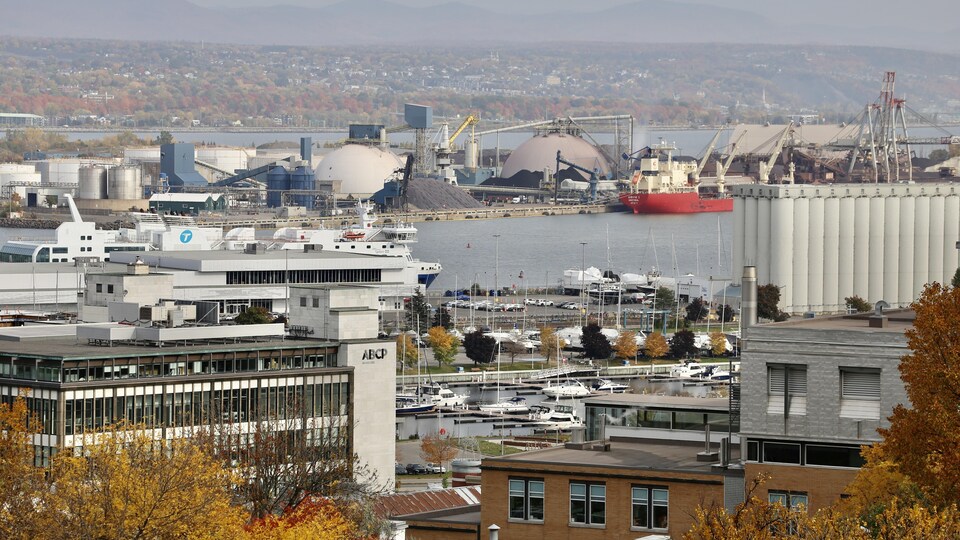 Le port de Québec.