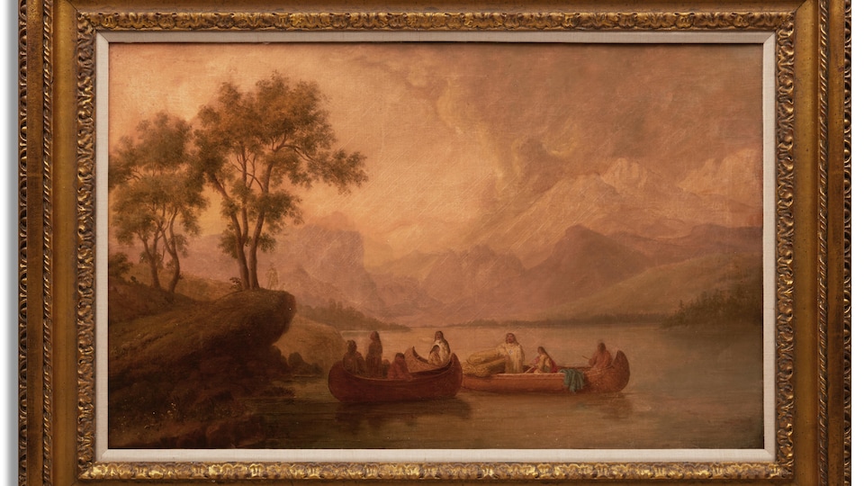 Une peinture de deux barques dans l'eau avec quelques personnes dans chacune. Des montagnes sont en arrière-plan et des arbres et la rive se trouvent à la gauche.