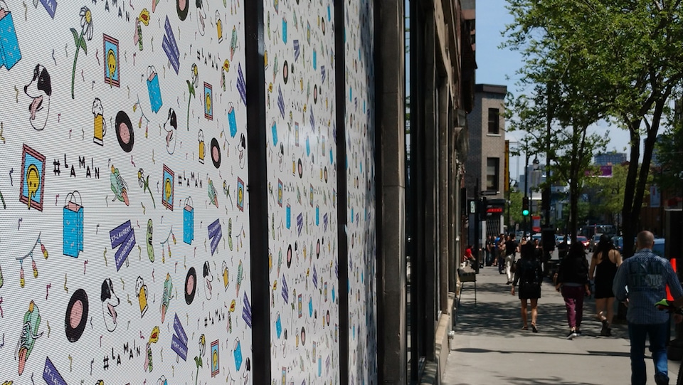 Une des installations de l'artiste Pony sur le boulevard Saint-Laurent, qui vise à contrer le vandalisme.